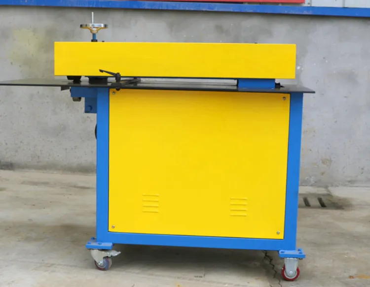 Echipament rotativ de tăiat și nervurat tablă HVAC (Bull Head Shears), max. 1,2 mm 3
