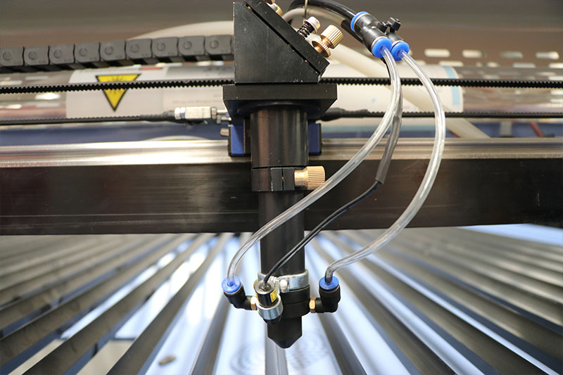 Echipament de tăiere cu laser CO2, 130W, 1326 1