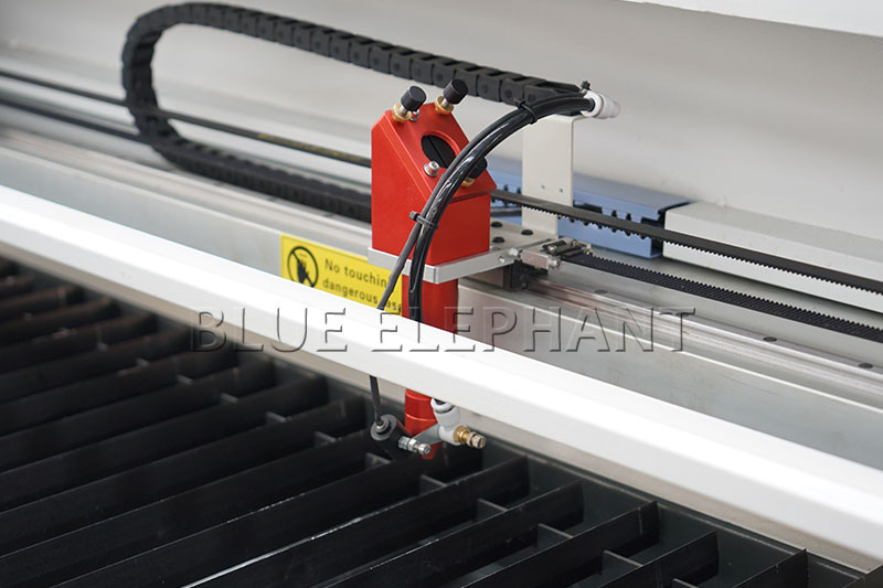 Echipament de tăiere cu laser CO2, pentru textile, 1325L 1