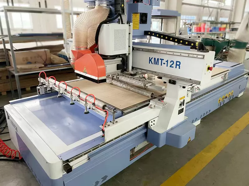 Router CNC de debitare optimizată (nesting), pentru fabricarea cadrelor de ușă din lemn, KMT-12R 1