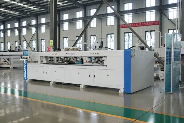 Centru de prelucrare CNC, pentru uși, panouri de perete și dulapuri, EM610 1