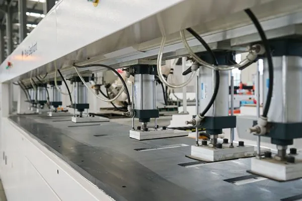 Centru de prelucrare CNC, pentru uși, panouri de perete și dulapuri, EM610 2