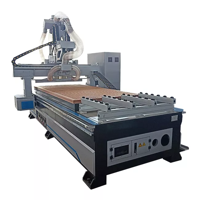 Echipament CNC, cu patru procese, de tăiere pentru fabricarea dulapurilor, eficient din punct de vedere al costurilor 2