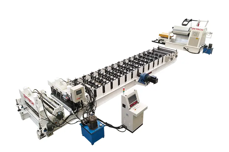 Echipament automat de formare prin role, pentru panouri de acoperiș din tablă metalică, cu derulator hidraulic