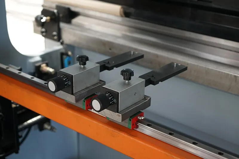Echipament CNC de îndoire, cu ax de torsiune, DX-TP10S 2