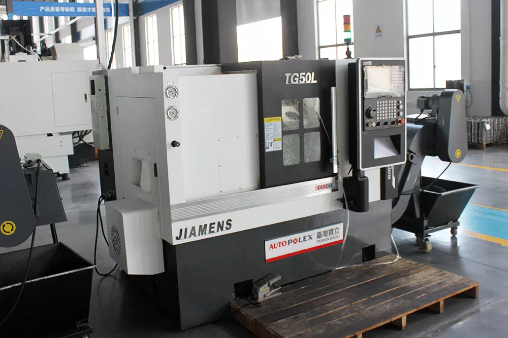 Strung CNC cu pat înclinat, cu șină de ghidare XCK36A/46A/50A 2