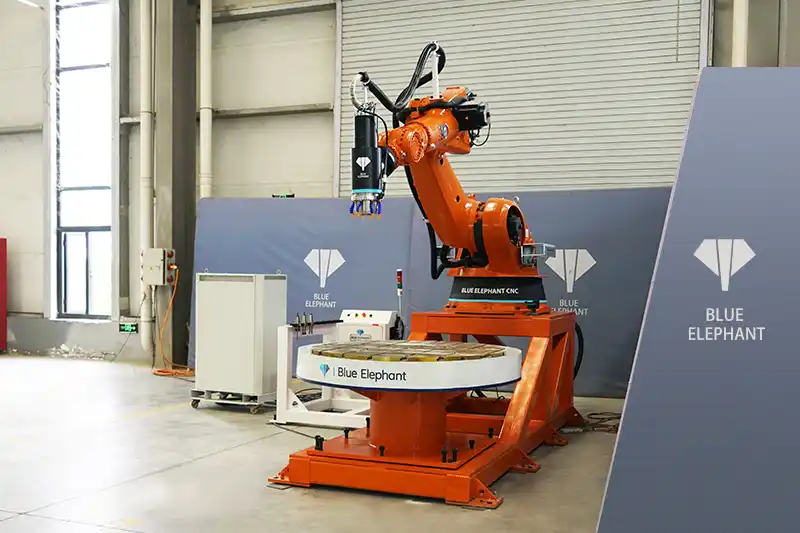 Robot industrial KUKA cu 6 axe KR 210 R2700-2 1